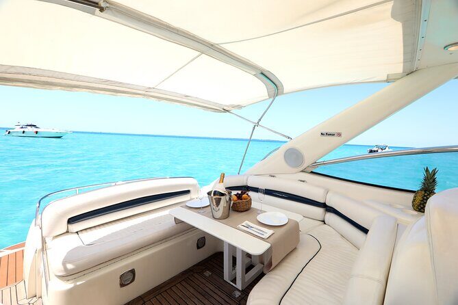 Private Premium Yacht 46FT Rental in Cancún - Crew and Service That People Actually Notice