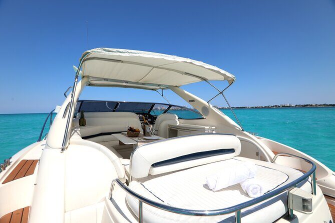 Private Premium Yacht 46FT Rental in Cancún - Price and Value for a Group Up to 15
