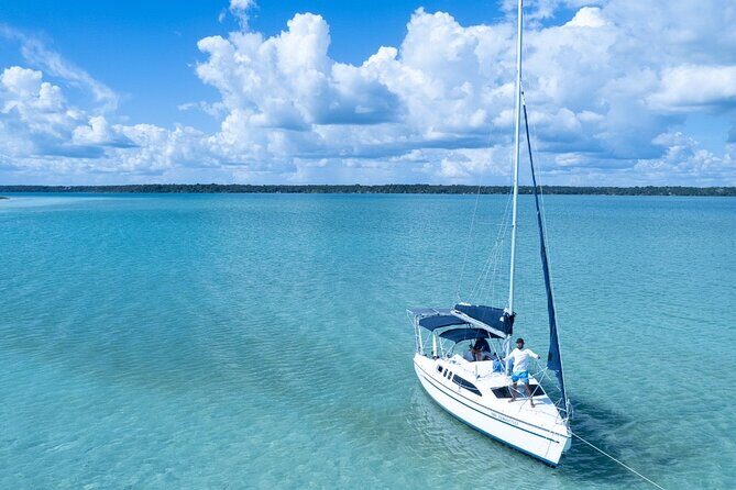 Private sailing excursions, nice spacious sailboats. - The skipper and assistant: sailing plus real context