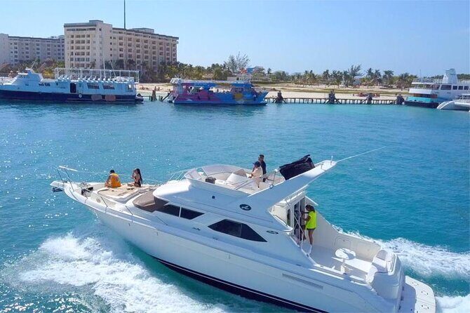 Private SeaRay 47ft Yacht Rental Cancun 23P6 - Private 47ft SeaRay in Cancun: What You’re Really Buying