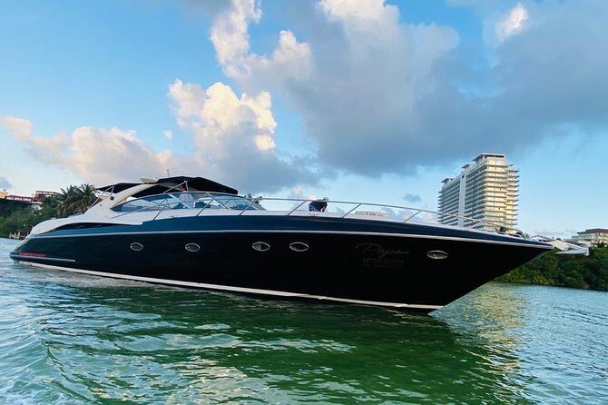 Private SUNSEEKER 60 Yacht Experience for up to 20 Guests - Onboard comfort, restroom, and what comes with the charter