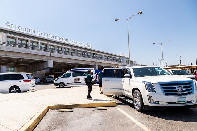 Private SUV RoundTrip from Airport to Hotels in San Jose del Cabo - Price and Value for Up to 5 People