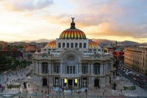PRIVATE Tour Downtown & Anthropology Museum & Chapultepec Castle - Chapultepec Castle: from the Children Heroes monument to the views
