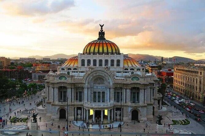 PRIVATE Tour Downtown & Anthropology Museum & Chapultepec Castle - Chapultepec Castle: from the Children Heroes monument to the views