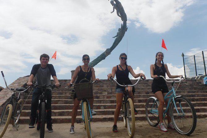 Private Tour in El Malecon Boardwalk Bike Ride - Stop 2: Muelle de Playa Los Muertos pier (the bay view stop)
