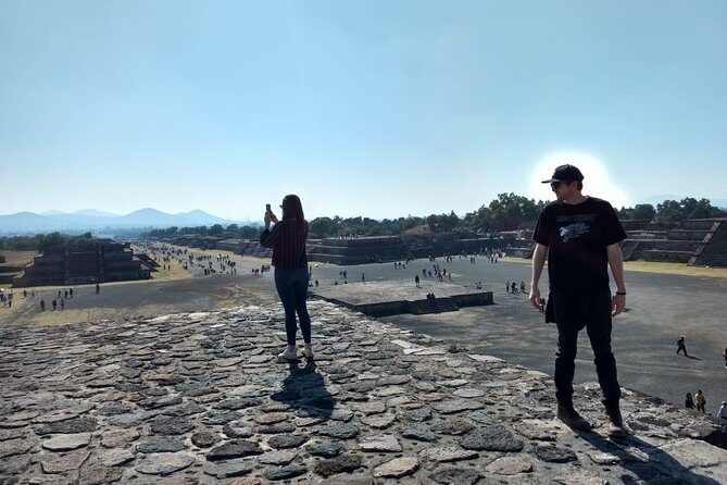Private Tour: Pyramids of Teotihuacan and Piramides of Atlantes de Tula - Lunch break: included meal, simple plan, and one shopping caution