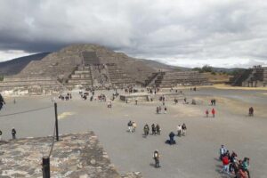 Private Tour: Teotihuacan and Basilica of Guadalupe - Stop 1: Tlatelolco’s ceremonial enclosure and neighborhood clues