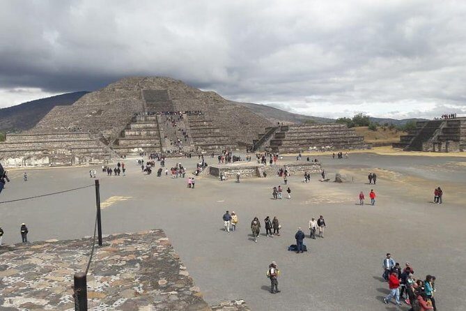 Private Tour: Teotihuacan and Basilica of Guadalupe - Stop 1: Tlatelolco’s ceremonial enclosure and neighborhood clues