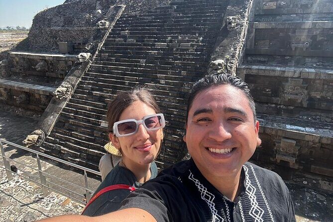Private Tour: Teotihuacán/Basílica de Guadalupe Hotel Pick Up - The switch-over: why a second guide can be a plus