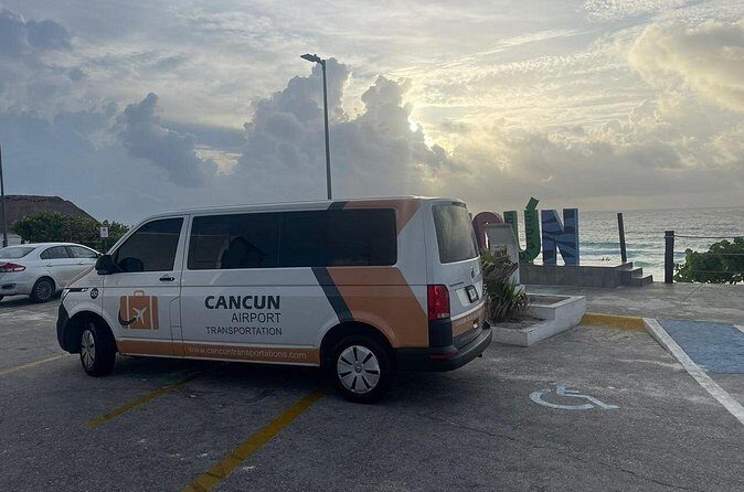 Private Transfer from Cancun Airport to Boulevard Kukulcan - Value for money: why private can make sense here