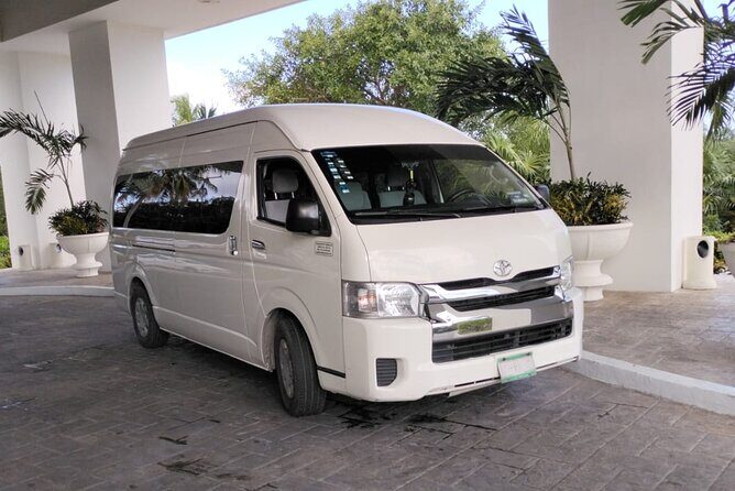 Private Transfer from Cancun Airport to Cancun Hotels 1-7 People - Finding your driver at Cancun Airport (Terminal 2, 3, and 4)