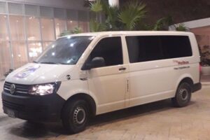 Private Transfer from Cancun Airport to Chiquila - Meeting your driver in Cancun: the name sign and lobby-to-terminal game plan