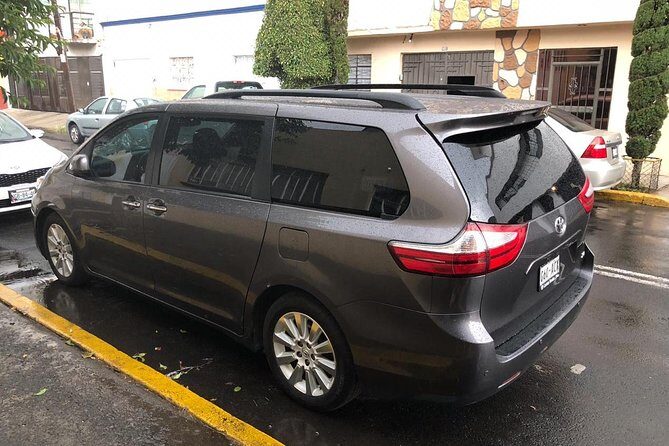 Private Transfer From Mexico City Airport to Downtown - Pickup at the airport: sign, waiting windows, and meeting details