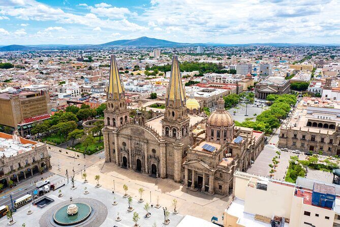 Private Transfer Guadalajara Airport GDL to Guadalajara City - When things go sideways: delays, vehicle changes, and mismatched expectations
