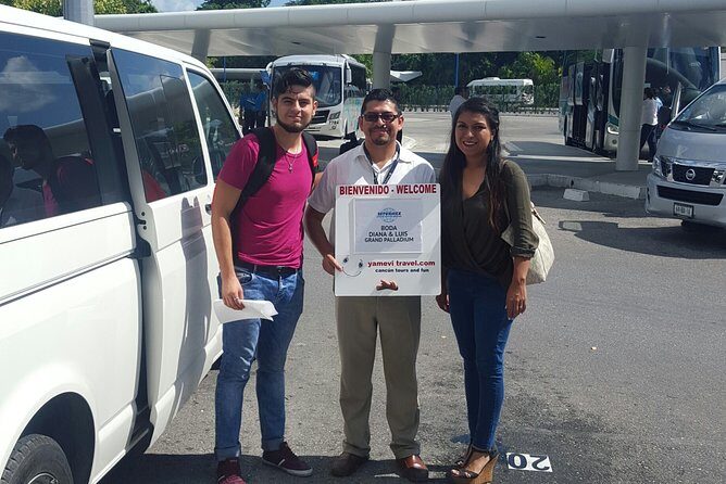 Private transfer to Cancun Airport from hotels in Cancun Area - Flight Tracking and Name-Based Greeting: The Stress Reducer