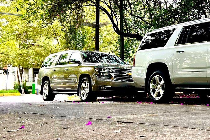 Private Transportation Mexico Airport to Hotels in CDMX - Comfort that’s more than a gimmick: water, snacks, towels, and gel