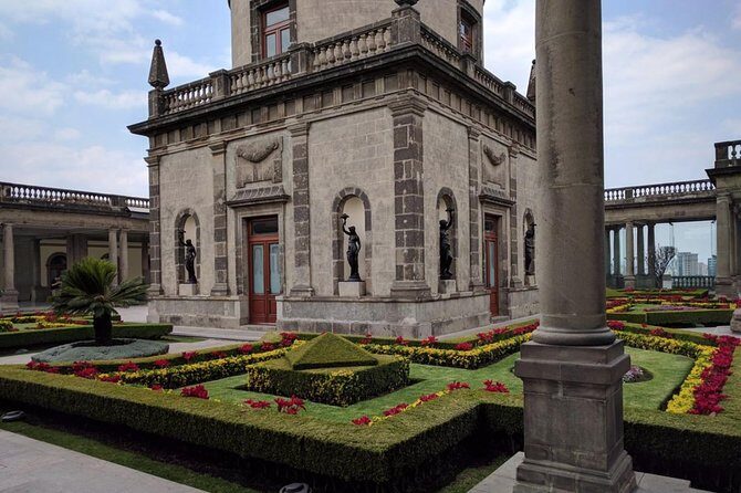 Private Walking Tour Anthropology Museum & Chapultepec Castle - Altar a la Patria: a quick stop that adds context to modern history