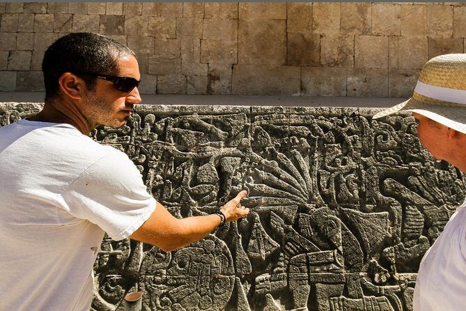 Private World Wonder Discovery Tour in Chichen Itza, Cenote and Valladolid - Chichen Itza with a guide that points out the details