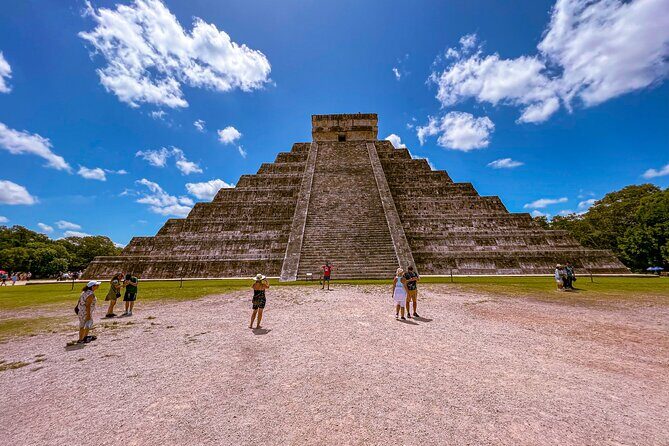 Private World Wonder Discovery Tour in Chichen Itza, Cenote and Valladolid - Valladolid stroll time plus a real meal