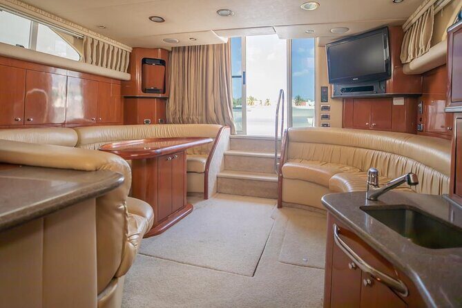 Private Yacht - 46 ft SeaRay Cancun Bay Snorkel 23P4 - Cruising Cancun Bay on the 2-hour option