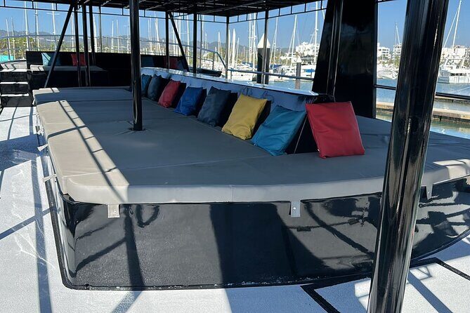 Private Yacht Charter ChicaFUN 2 Waterslides All Inclusive - Boarding day: what the all-inclusive setup includes