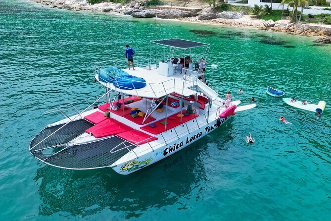 Private Yacht Charter ChicaFUN 3 Waterslides All Inclusive - Waterslide + water toys: how to plan your time on deck