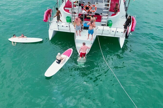 Private Yacht Charter ChicaFUN 3 Waterslides All Inclusive - Alcohol, snacks, and the boat-day pace: the practical value
