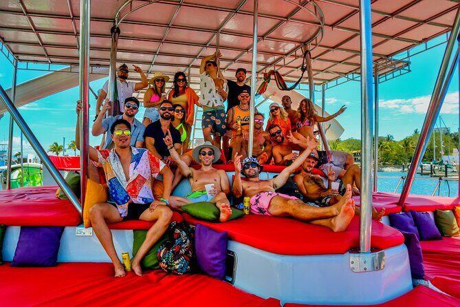 Private Yacht Charter ChicaFUN 3 Waterslides All Inclusive - Meeting point rules: pick your spot before you book