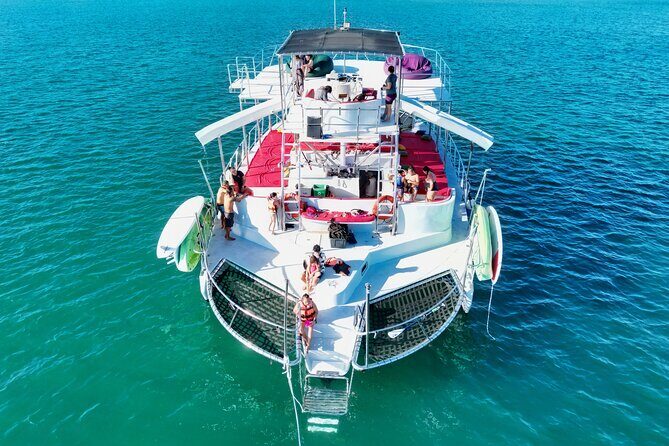 Private Yacht Charter on ChicaFun 1 Waterslides all inclusive - Key things I’d pay attention to