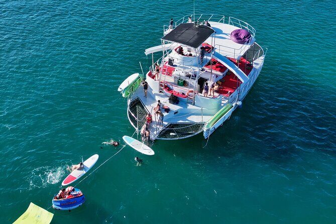 Private Yacht Charter on ChicaFun 1 Waterslides all inclusive - A 4-hour ChicaFun 1 day: private boat, real water time, and big fun energy