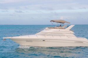 Private Yacht Rental Sea Ray 46ft Cancun 23P3 - From Calle Sunset Marina to open water: the start of the day