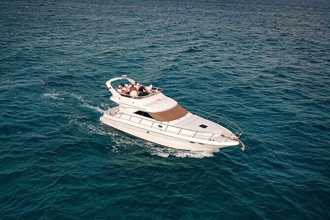 Private Yacht SeaRay 46ft Cancun 25P17 - Isla Mujeres or Cancun Bay: what each choice likely means in practice