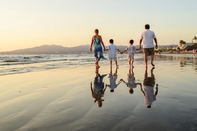 Professional photographer - Puerto Vallarta - Nuevo Vallarta, photo session - Stop 1: Nuevo Nayarit Beach for a classic vacation look