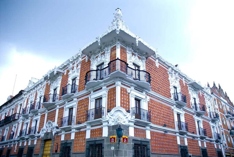 Puebla Sightseeing Tour by Double-Decker Tram - 5 de Mayo Battle Forts and the Principal Theater: Big Stories, Quick Views