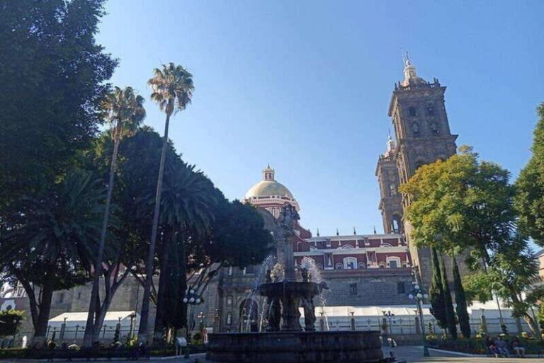 Puebla: Walking Tour of Puebla City - The Zócalo de Puebla: Where the City Shows Its Face