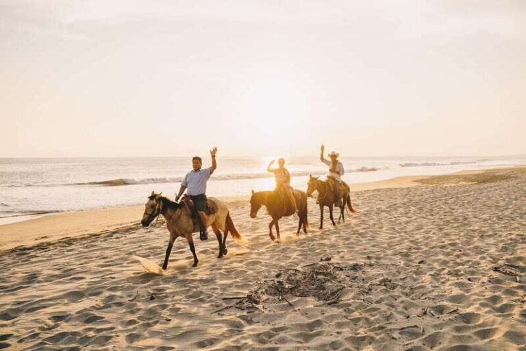 Puerto Escondido: Sunset Horse Back Riding Tour - San José Manialtepec: starting your 2 hours on horseback