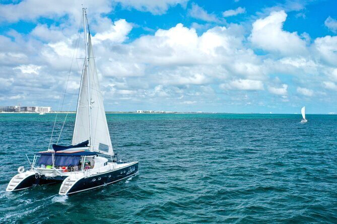 Puerto Morelos Catamaran Reef Sail and Snorkel - The crew and the safety rhythm you’ll feel onboard