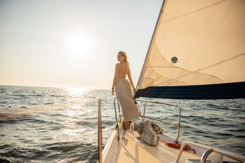 Puerto Vallarta: Bay of Banderas Luxury Sunset Sailing Tour - Hors d’oeuvres on board: the snack that functions like a mini meal