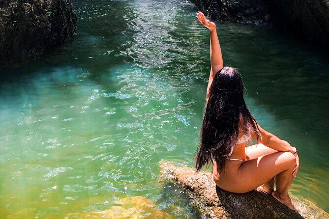 Puerto Vallarta Waterfall Hike - From the bus stop to the first steps: what you’ll do between 10 and 10:15