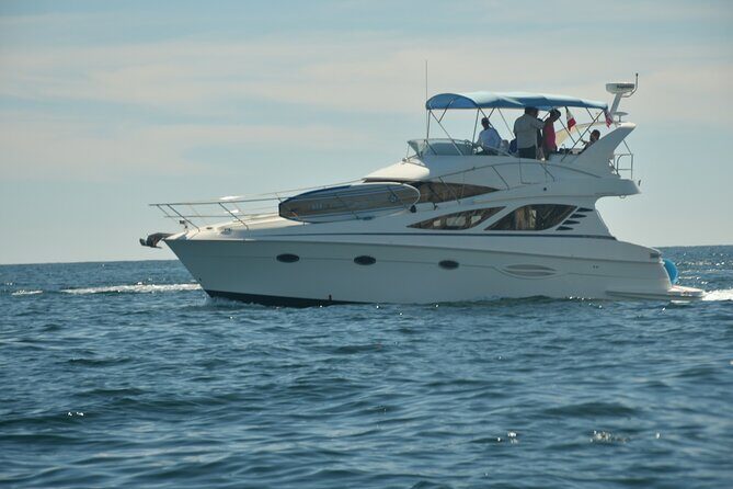 Pura Vida Yacht 42 FT with all inclusive service in Cabo - Stop 2: Medano Beach and captain-led flexibility