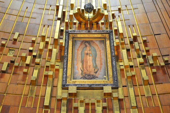 Pyramids of Teotihuacán and Basilica of Guadalupe - Basilica de Santa María de Guadalupe: Tepeyac Hill and the story on the ayate