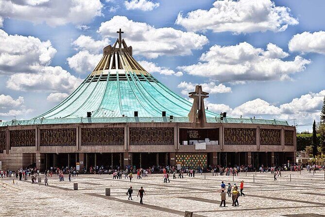 Pyramids of Teotihuacán and Basilica of Guadalupe - Timing and walking: a great day for many families, not for every body