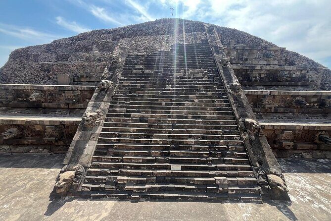 Pyramids of Teotihuacan and Basilica of Guadalupe / Small Groups - Key Points at a Glance
