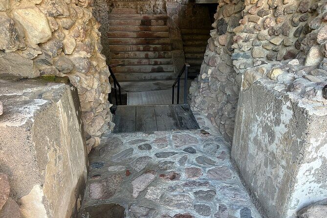 Pyramids of Teotihuacan Dawn (Tequila and Mezcal Tasting) - El Quetzal Artesanias: cooperative crafts and a real break