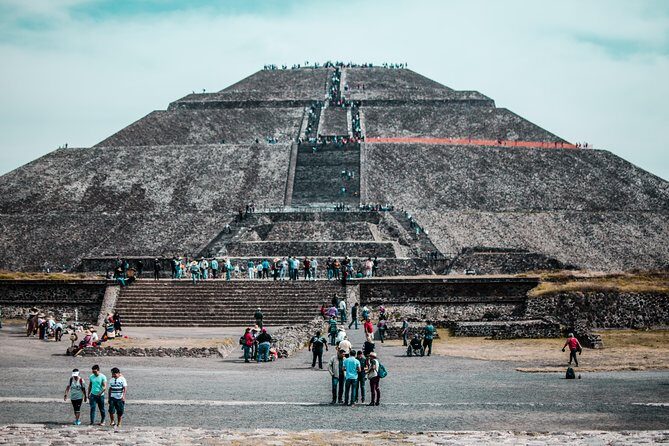 Pyramids of Teotihuacan, Guadalupe Shrine & Tlatelolco Tour - Timing, the lunch stop, and how to stay comfortable