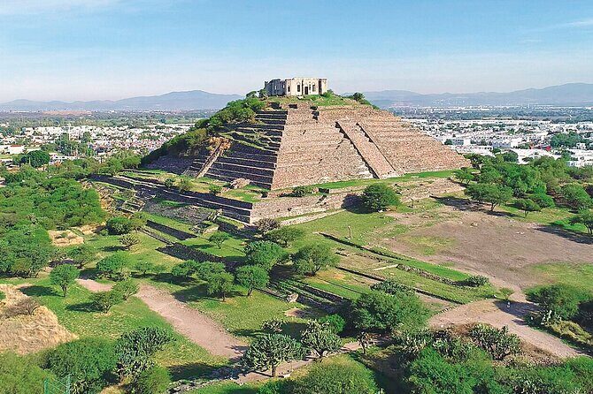 Queretaro, Pre-Aztec Pyramid private tour - Walking up to the pyramid: what you’ll notice with a guide