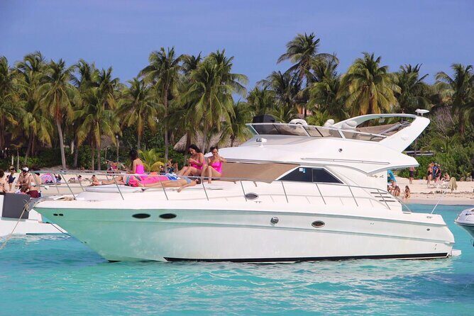 Rent a Private 46ft Yacht in Cancun - Crew and Service: Why the Names Matter