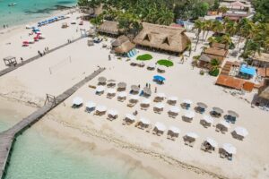 Sailing All Inclusive Experience in Catamaran to Isla Mujeres - From Cancun to Isla Mujeres: the catamaran ride and crew vibe