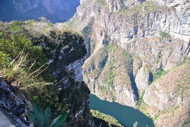 San Cris - Canyon of the Sump Miradores Chiapa - San Cris in Spanish - Stop 1 at Parque Nacional Cañón del Sumidero: Cahuaré pier and your two-hour boat ride