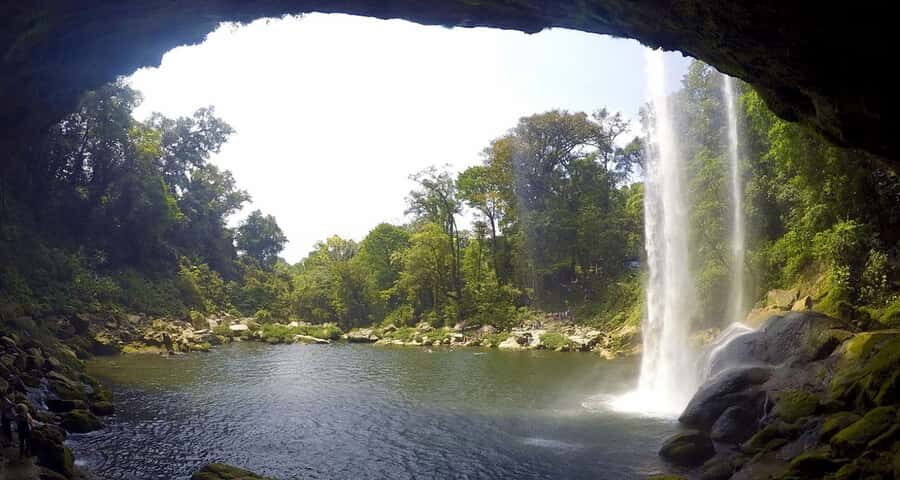 San Cristóbal: Agua Azul, Misol Ha & Palenque Experience - Misol-Ha: a 25+ meter waterfall in the lush jungle